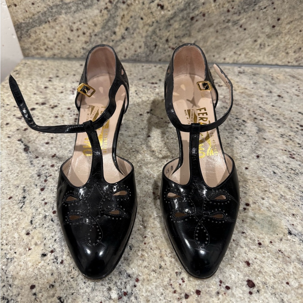 Salvatore Ferragamo Black Patent Leather Women's Shoes size 4.5B